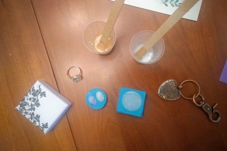 breast milk jewelry molds filled with resin and breastmilk powder on a table